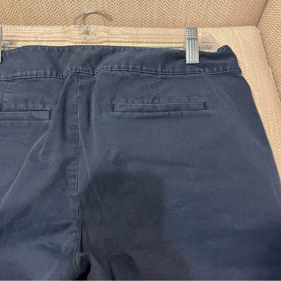 Ann Taylor size 8 Signature Lower on Waist Bermuda shorts - Picture 10 of 12